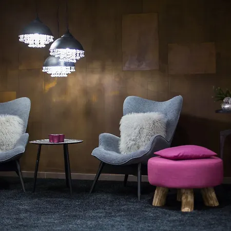 Two Timez - Boutique 4*