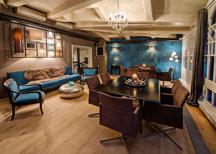 Two Timez - Boutique - With Ac Hotel