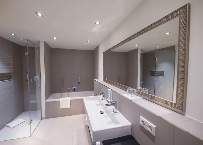 Two Timez - Boutique 4*