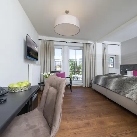 Two Timez - Boutique Готель 4*